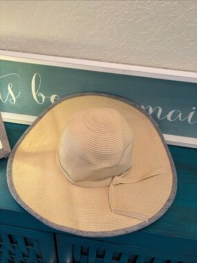 D&Y Beige Straw Sun Hat with Gray Trim